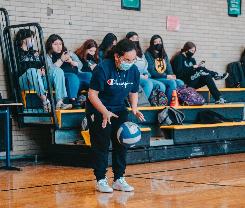 KPH_student with volleyball